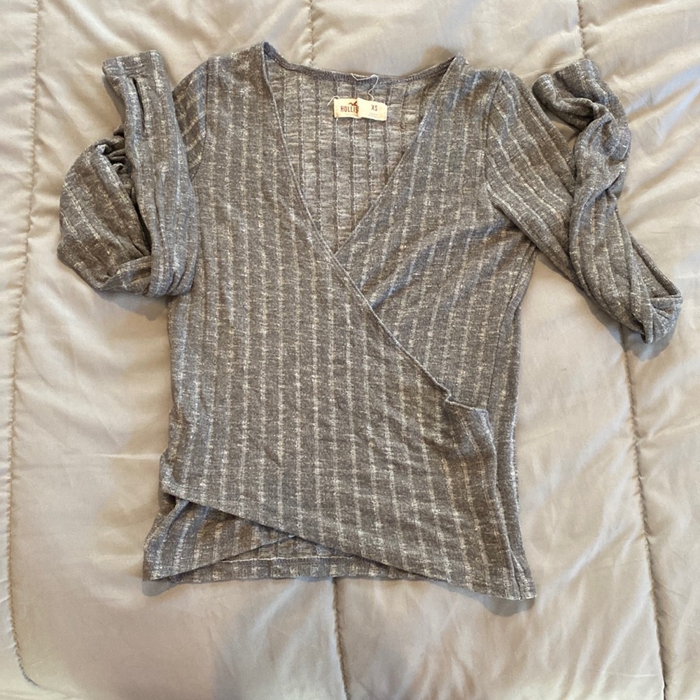 Hollister long sleeve crossover crop top size XS